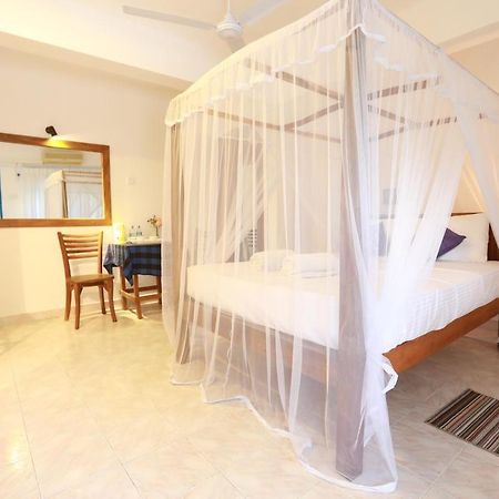 أونا واتونا Dock Holiday Guest House المظهر الخارجي الصورة
