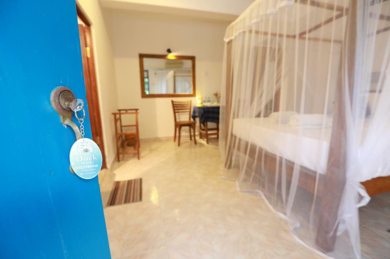 أونا واتونا Dock Holiday Guest House المظهر الخارجي الصورة