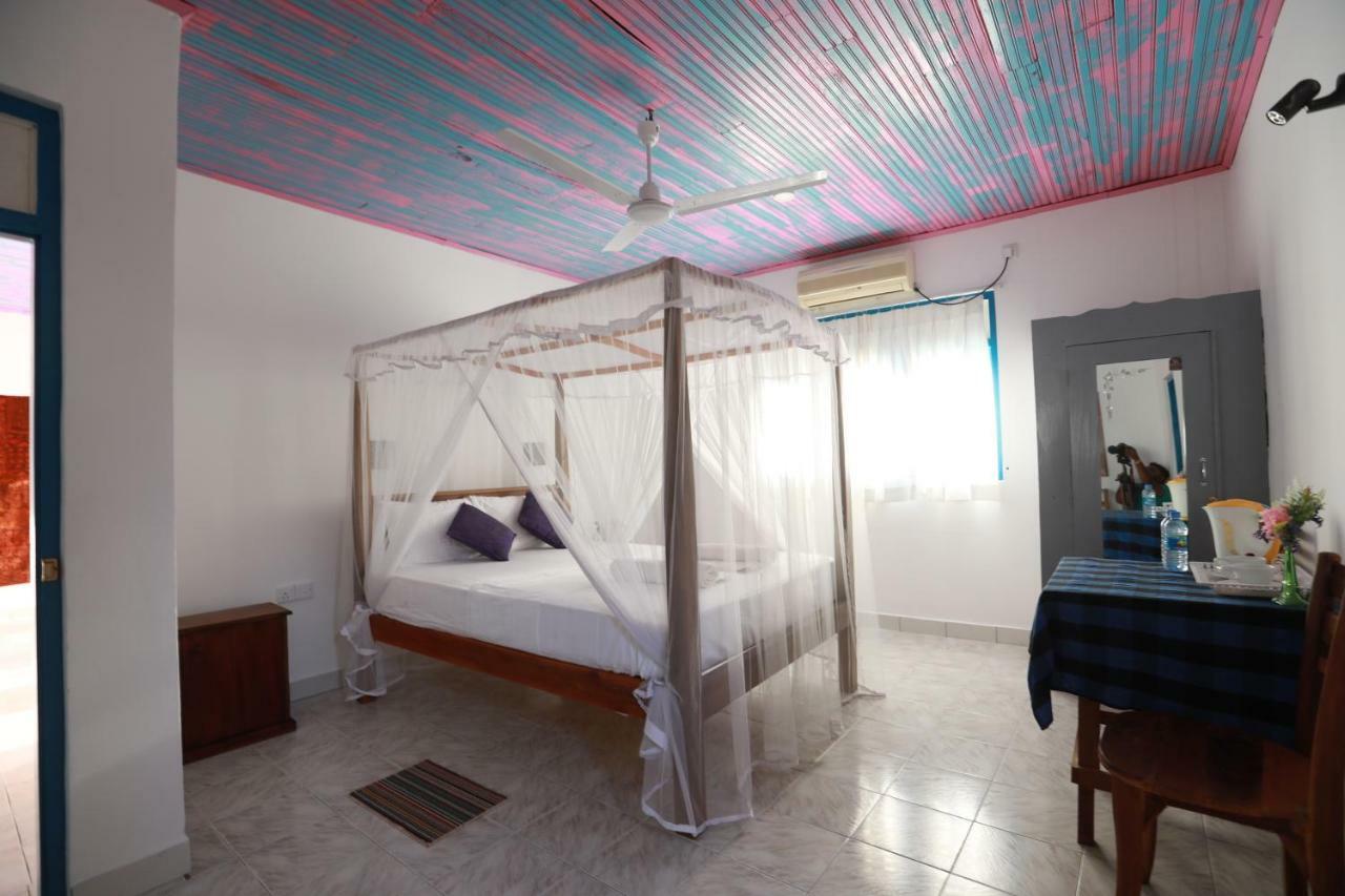 أونا واتونا Dock Holiday Guest House المظهر الخارجي الصورة