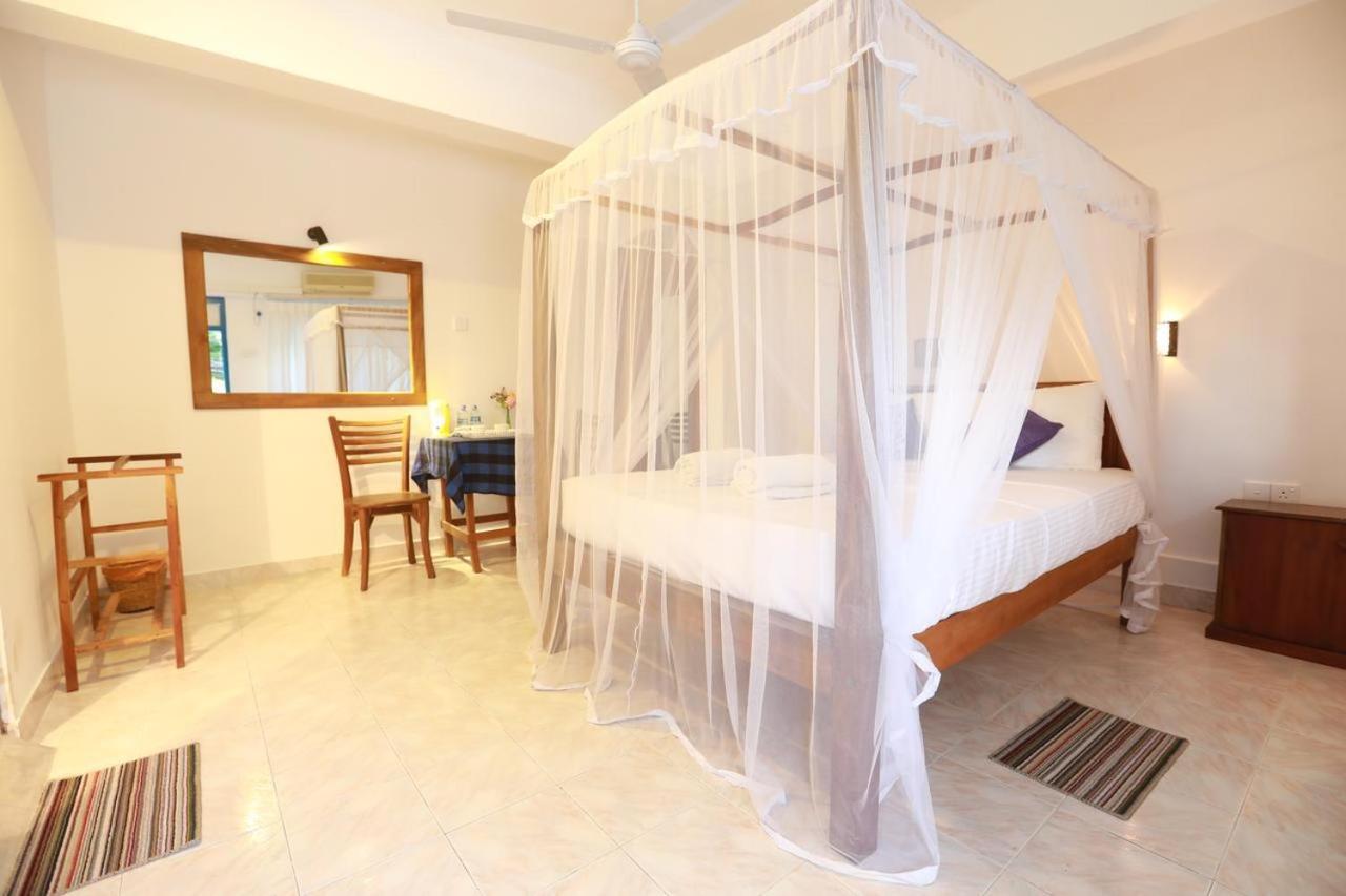 أونا واتونا Dock Holiday Guest House المظهر الخارجي الصورة